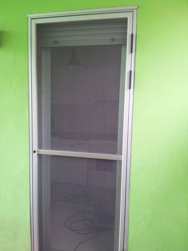 Puerta tipo mosquitera a medida