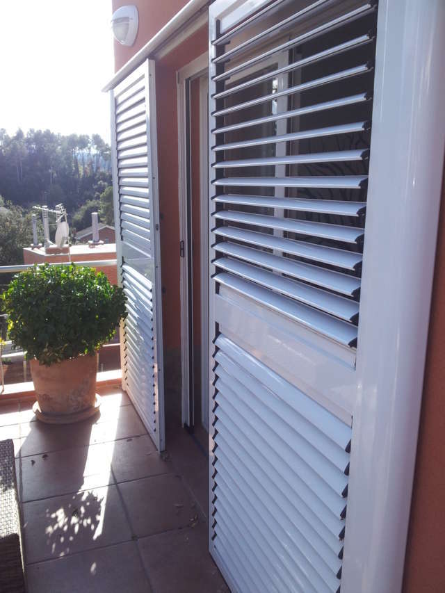 Corredera Mallorquina con láminas orientables Mallorquina de aluminio corredera
