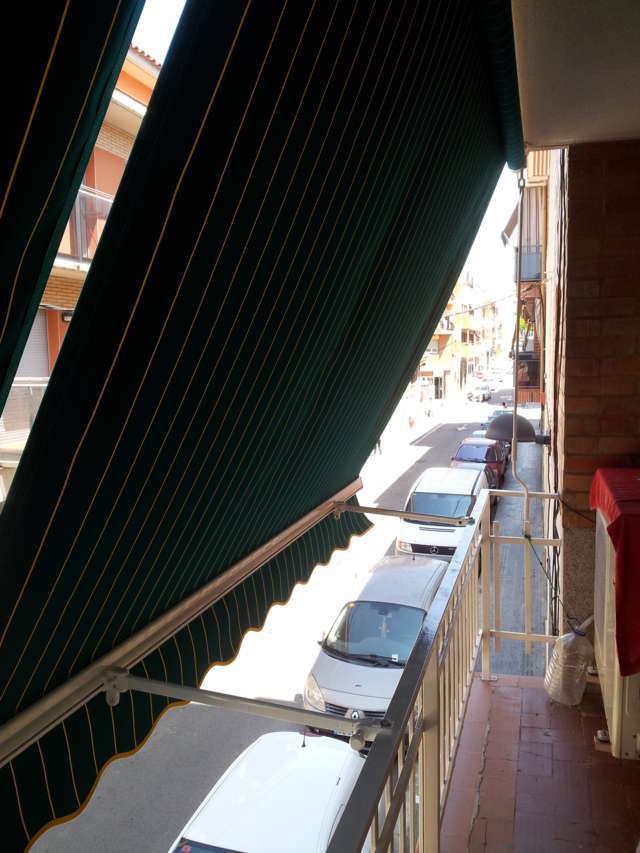 Instalación, reparación, cambios de lona y venta de toldos brazos barandilla en Sant Cugat