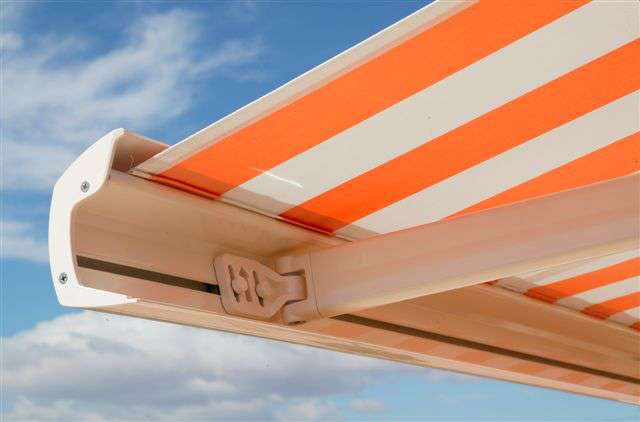 Reparación y venta de toldos en Persianas Domesticas Toldo cofre premium en Sant Cugat